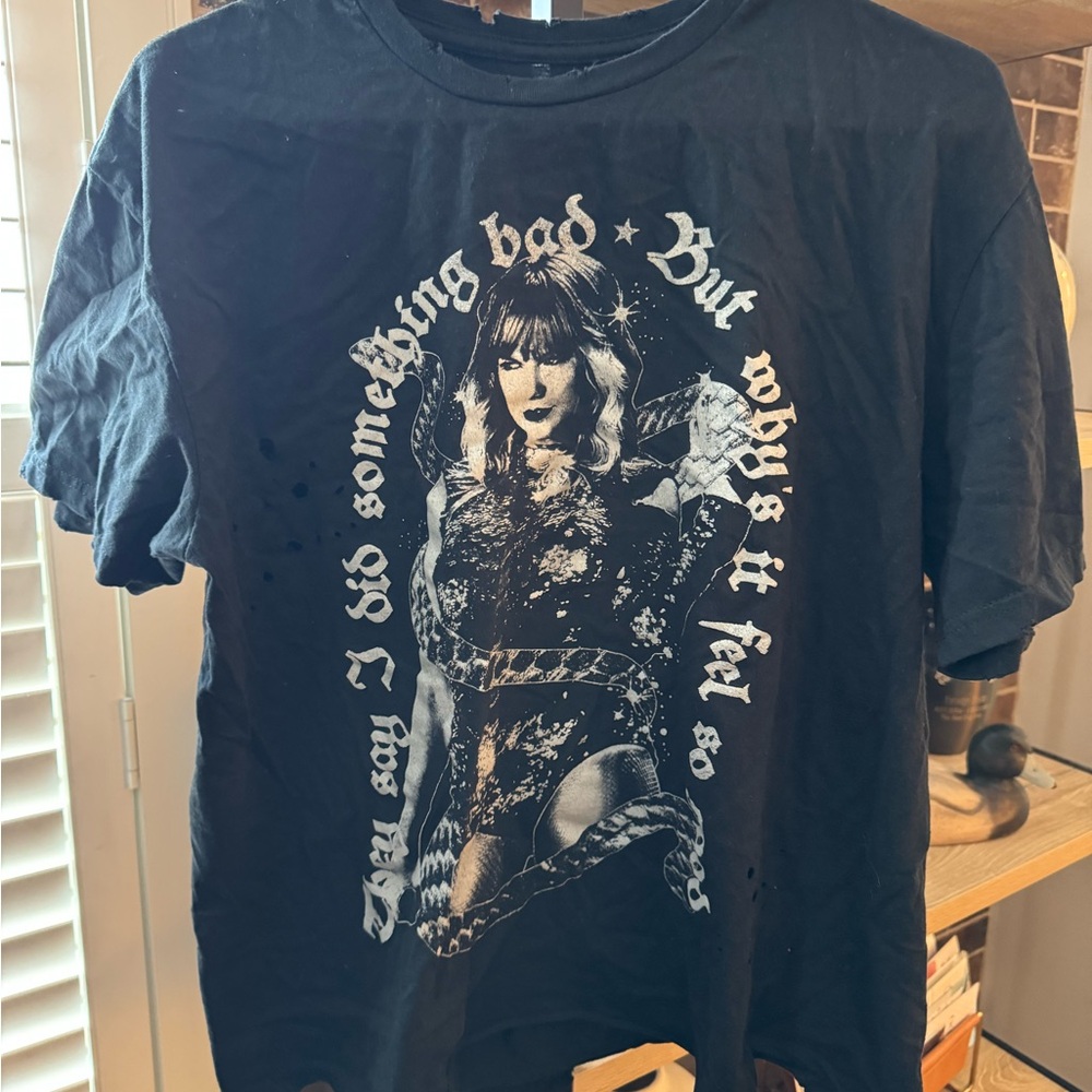 Taylor Swift Rep Distressed Graphic T-Shirt